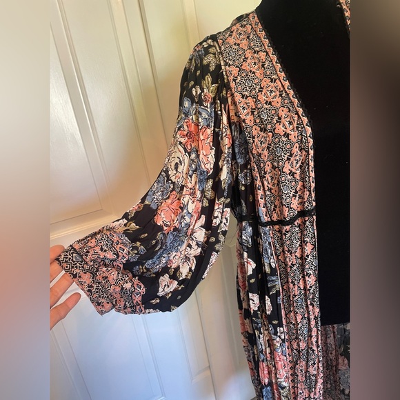 Angie Black and Floral Long Kimono Robe Duster - Size Large - Picture 3 of 7
